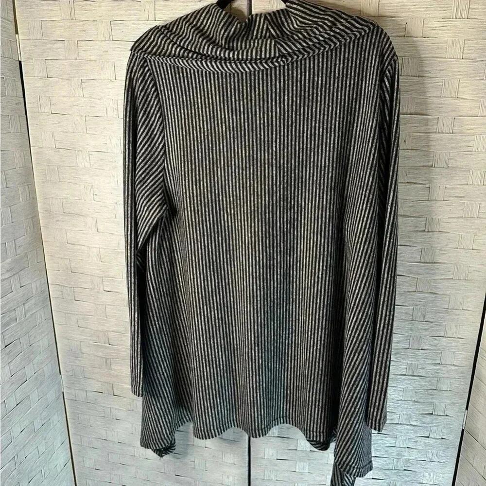 Jones of New York, gray navy cowl turtleneck tunic striped lightweight plus size - Picture 2 of 9